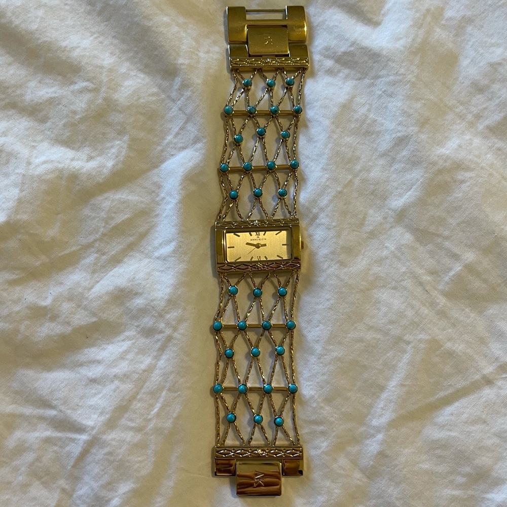 Women’s Watch - Picture 7 of 8